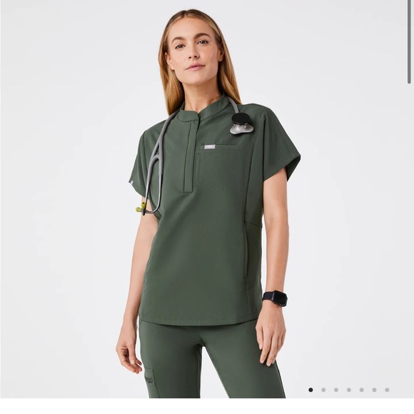 Classic Mock Neck Top | Kelly Green